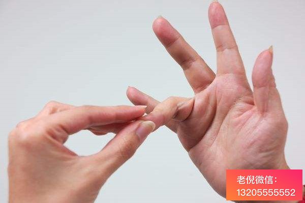 老倪膏药：左手指发麻是什么原因?